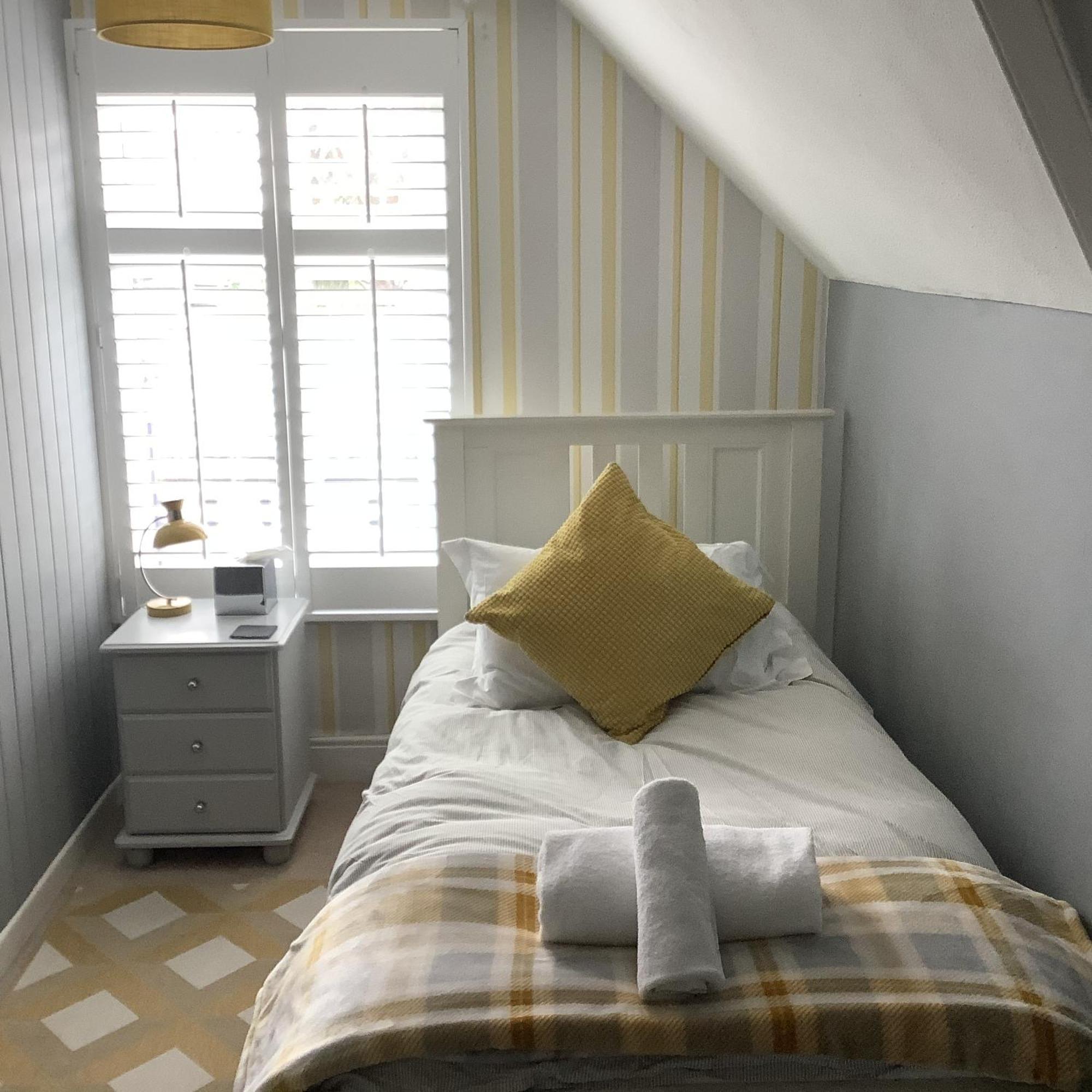 Camelot Guest House Falmouth Bagian luar foto